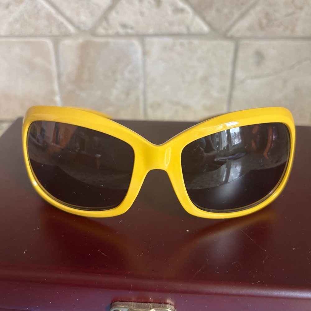 Yellow Oversized Sunglasses - Picture 4 of 15